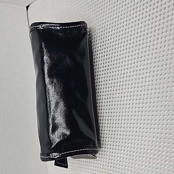 CLAVA WELLIE COSMETIC POUCH NWT IN BLACK - Picture 3 of 9